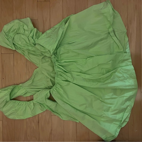 Vibrant Green Dress with Puff Sleeves - Picture 2 of 4